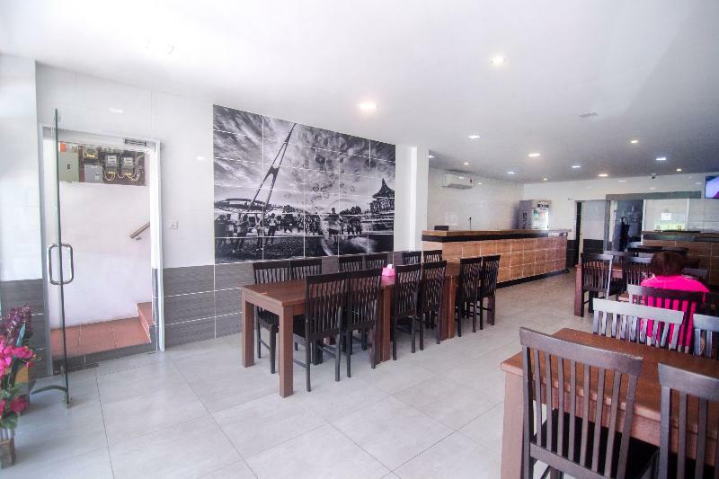 OYO 836 Mandurah Room&Cafe Near Hospital Umum Sarawak Kuching Luaran gambar