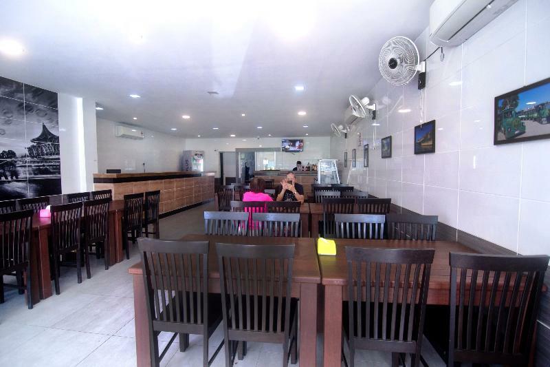OYO 836 Mandurah Room&Cafe Near Hospital Umum Sarawak Kuching Luaran gambar