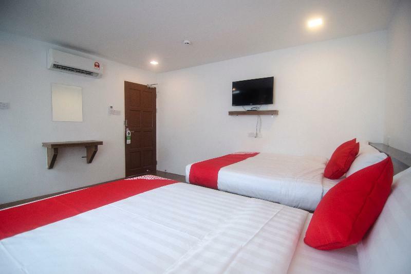 OYO 836 Mandurah Room&Cafe Near Hospital Umum Sarawak Kuching Luaran gambar