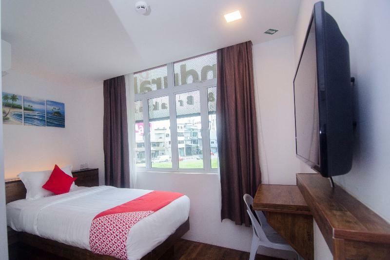 OYO 836 Mandurah Room&Cafe Near Hospital Umum Sarawak Kuching Luaran gambar