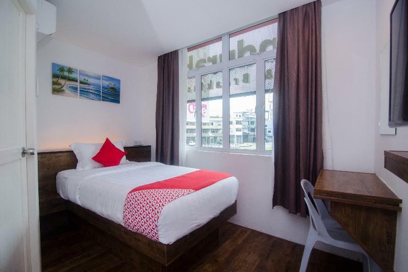 OYO 836 Mandurah Room&Cafe Near Hospital Umum Sarawak Kuching Luaran gambar