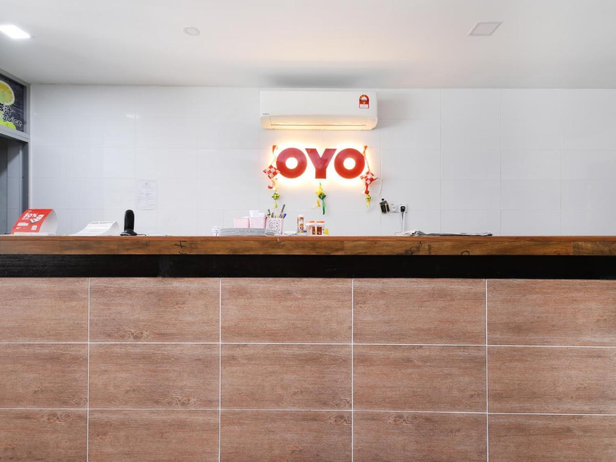 OYO 836 Mandurah Room&Cafe Near Hospital Umum Sarawak Kuching Luaran gambar