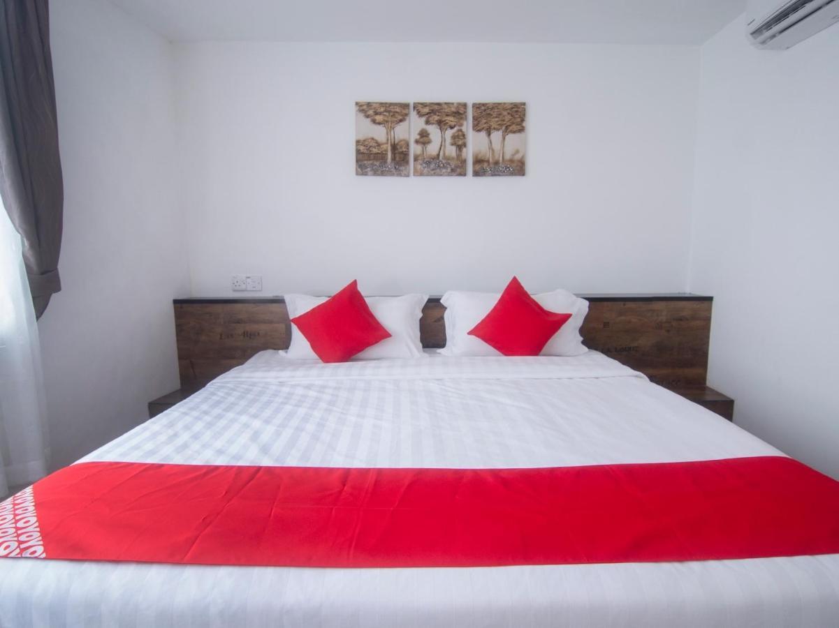 OYO 836 Mandurah Room&Cafe Near Hospital Umum Sarawak Kuching Luaran gambar
