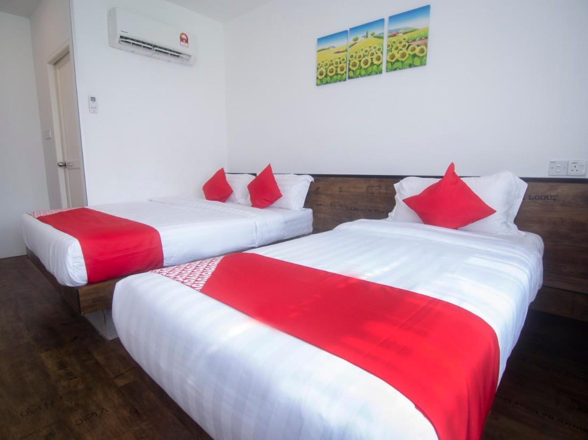 OYO 836 Mandurah Room&Cafe Near Hospital Umum Sarawak Kuching Luaran gambar