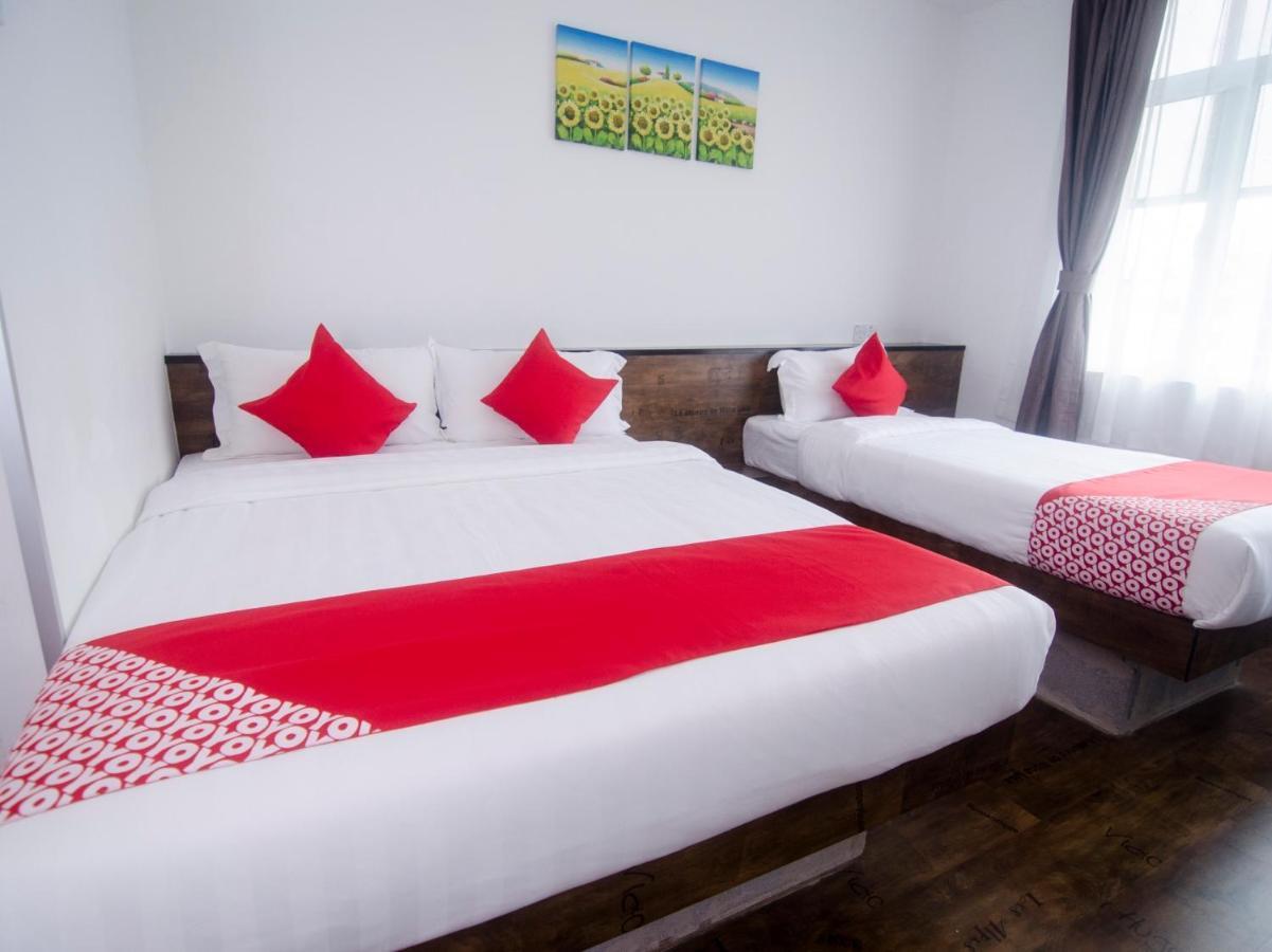 OYO 836 Mandurah Room&Cafe Near Hospital Umum Sarawak Kuching Luaran gambar