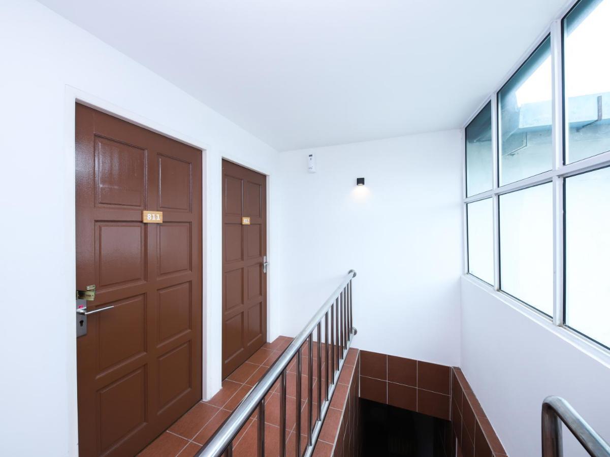 OYO 836 Mandurah Room&Cafe Near Hospital Umum Sarawak Kuching Luaran gambar