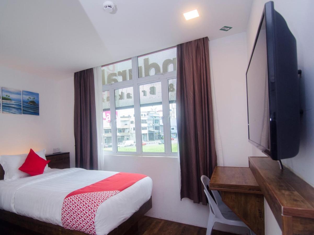 OYO 836 Mandurah Room&Cafe Near Hospital Umum Sarawak Kuching Luaran gambar