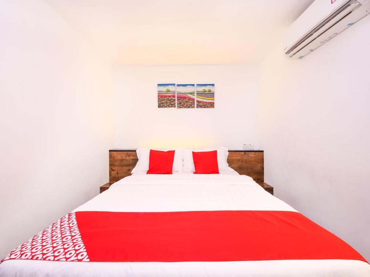 OYO 836 Mandurah Room&Cafe Near Hospital Umum Sarawak Kuching Luaran gambar