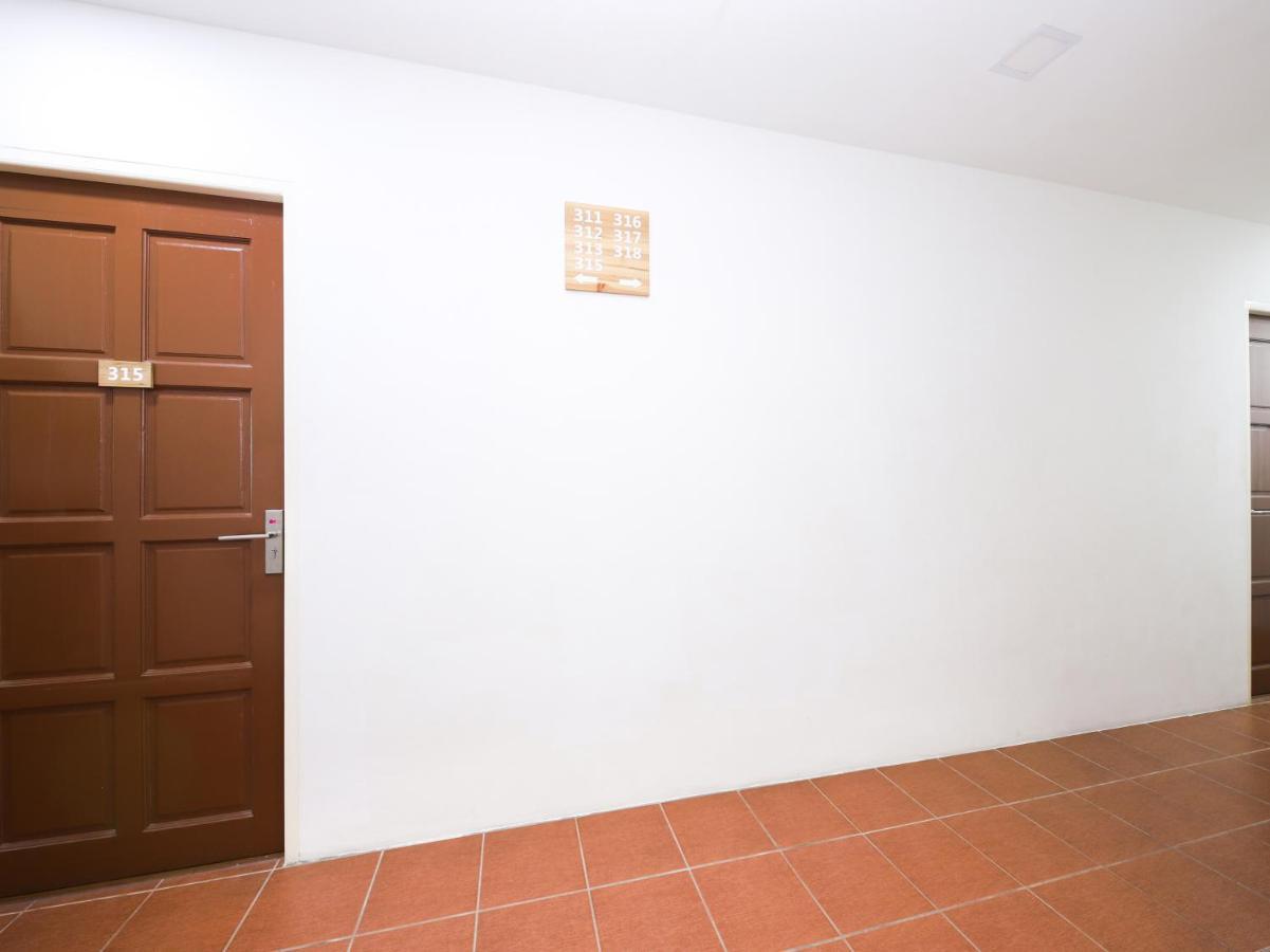OYO 836 Mandurah Room&Cafe Near Hospital Umum Sarawak Kuching Luaran gambar