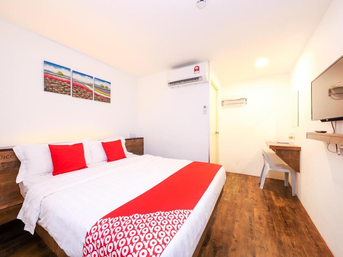 OYO 836 Mandurah Room&Cafe Near Hospital Umum Sarawak Kuching Luaran gambar