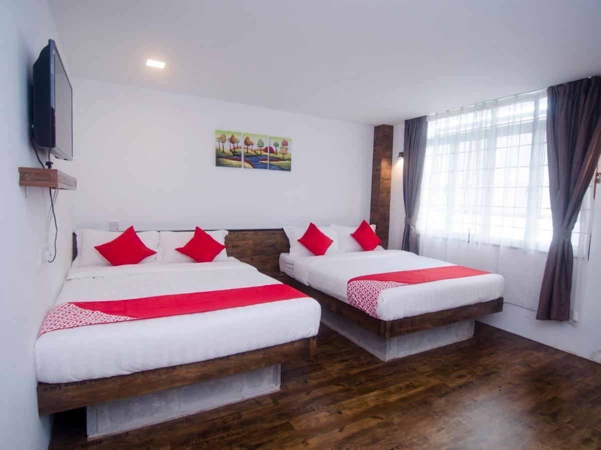 OYO 836 Mandurah Room&Cafe Near Hospital Umum Sarawak Kuching Luaran gambar