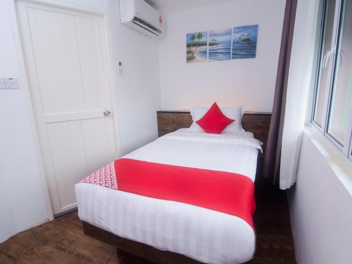 OYO 836 Mandurah Room&Cafe Near Hospital Umum Sarawak Kuching Luaran gambar
