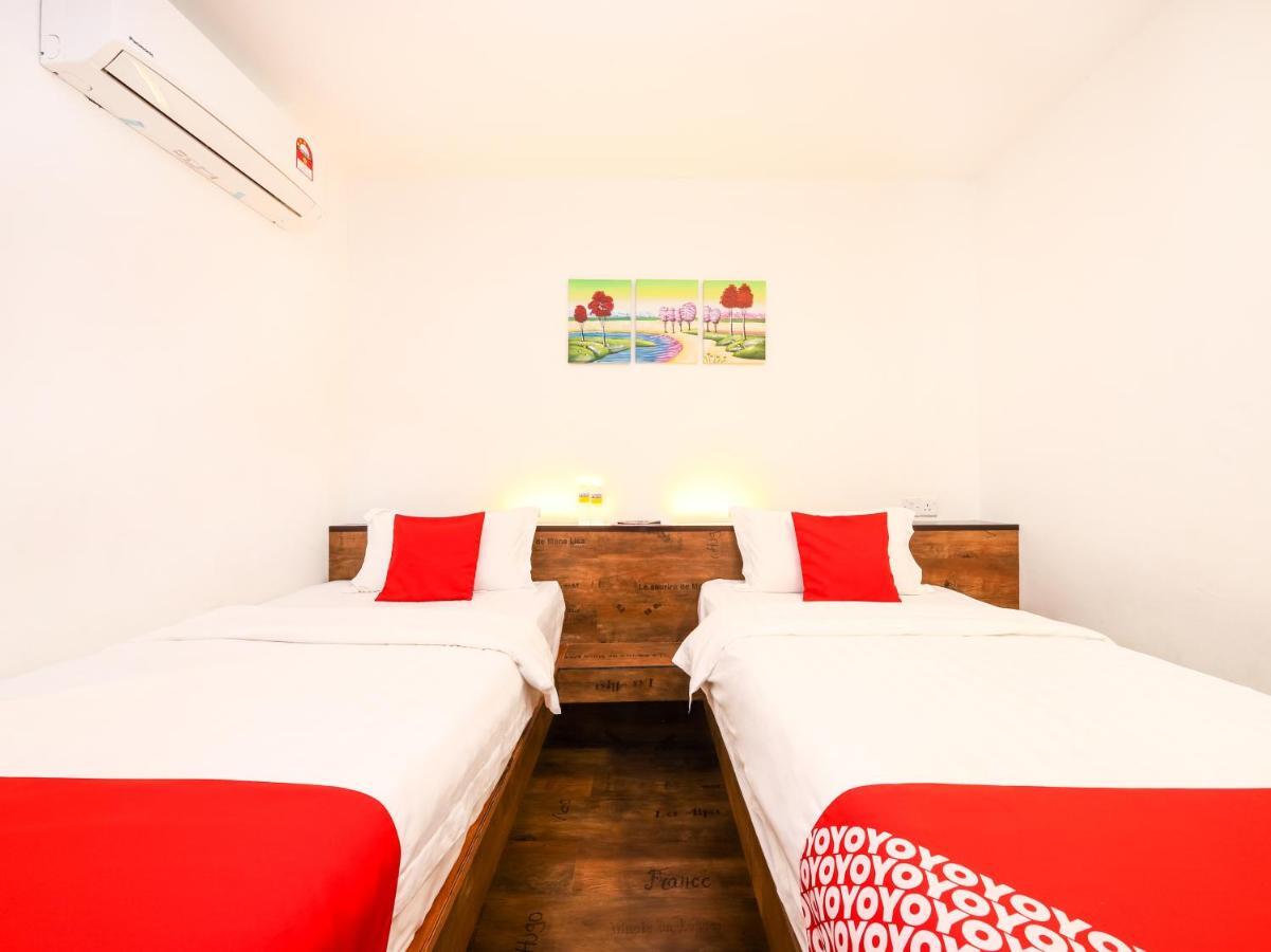 OYO 836 Mandurah Room&Cafe Near Hospital Umum Sarawak Kuching Luaran gambar